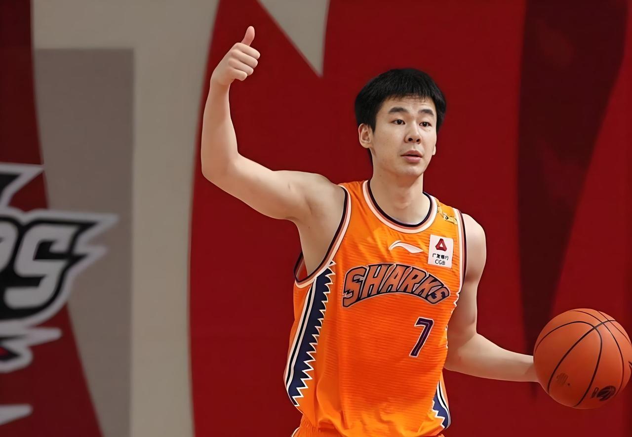 #原上海男篮争议球员“郭昊文”，重返CBA?#  据某媒体人爆料，上赛季效力于上