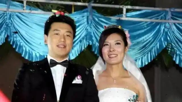 2008年，北京奥运会后，26岁的师姐杜丽找到刚满22岁的小师弟庞伟说：“你向我