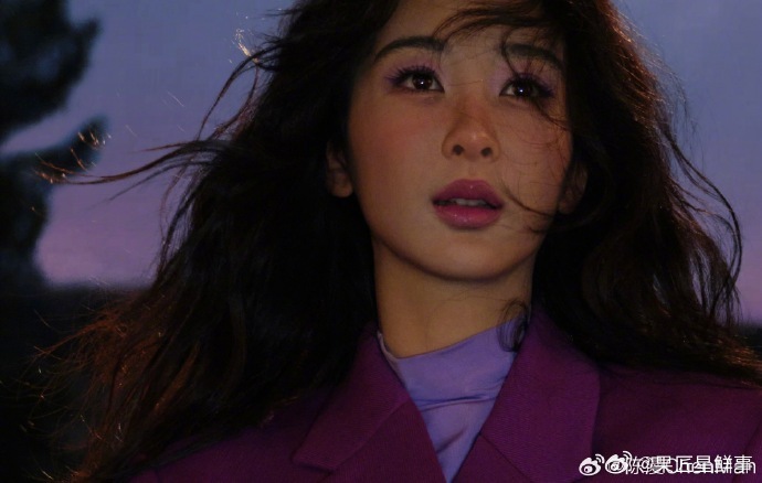 杨紫COSMO九月刊 陈漫镜头下的杨紫从容、淡定，紫气东来~ 我们的新晋视后即将