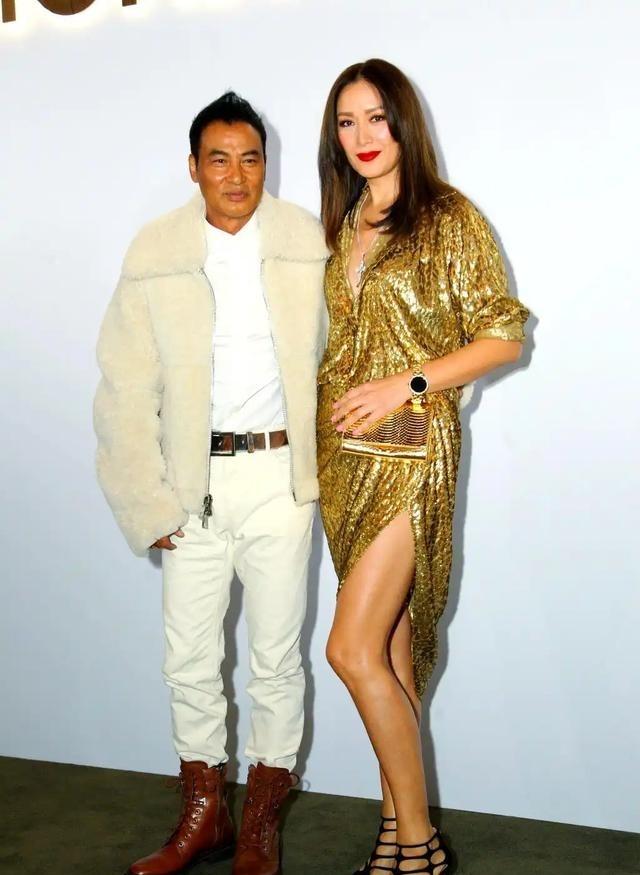 任达华当年铁了心丁克，和琦琦潇洒满世界飞，结果2006年琦琦意外怀孕，他当场怂了