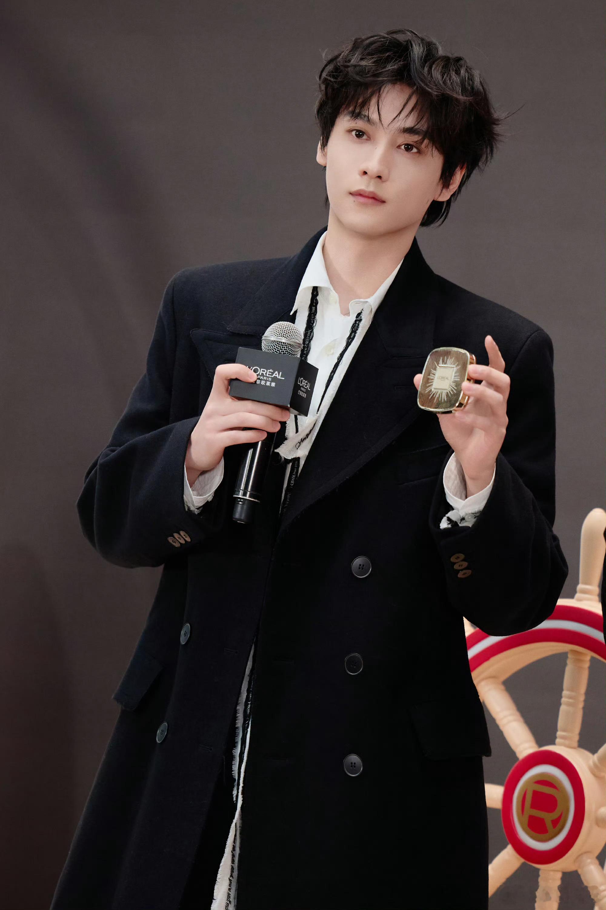 田栩宁 txn未完待栩 “我心慕于你，如鹿归于林野，如暖阳般爱你。”  "𝓜?