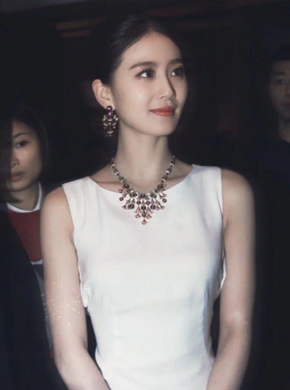 首先要当个正直的人，其次要当个快乐的人。