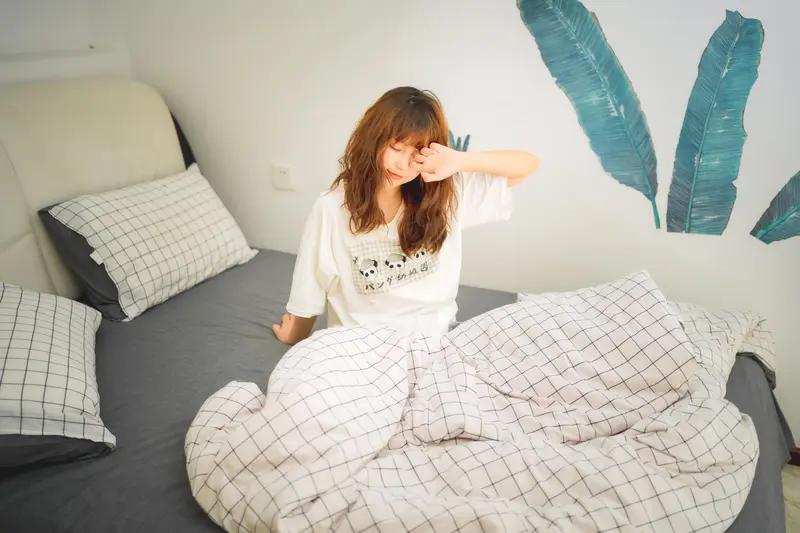 每天早睡一小时，身体会发生什么变化？

1. 短期（1-3天）：精力回升、注意力