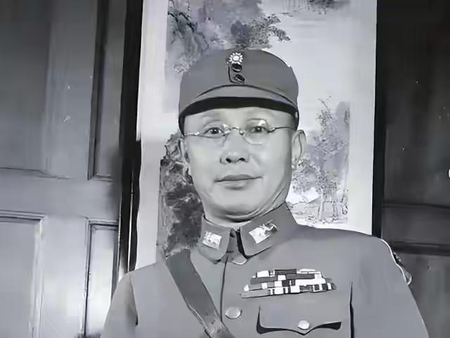 张学良说：蒋介石失败，一个罪人是戴笠，二是何应钦这个奴才。

这话从少帅嘴里说出