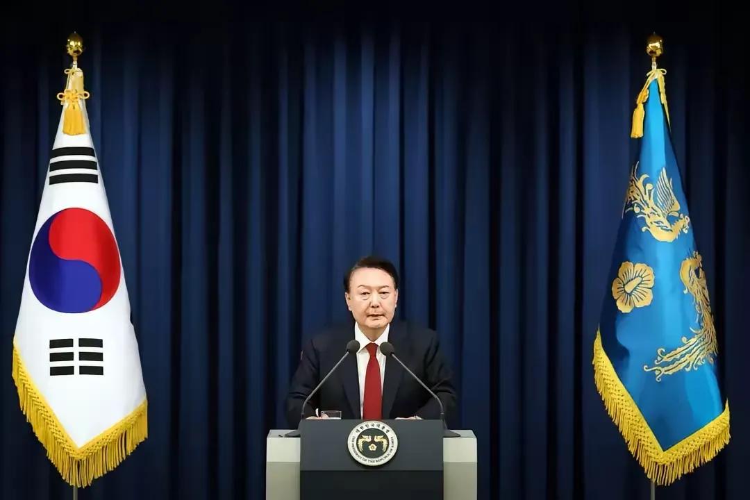 尹锡悦表面上很镇定，内心慌得一批。尹可能是韩国历史上政治素质最差的总统。

近几