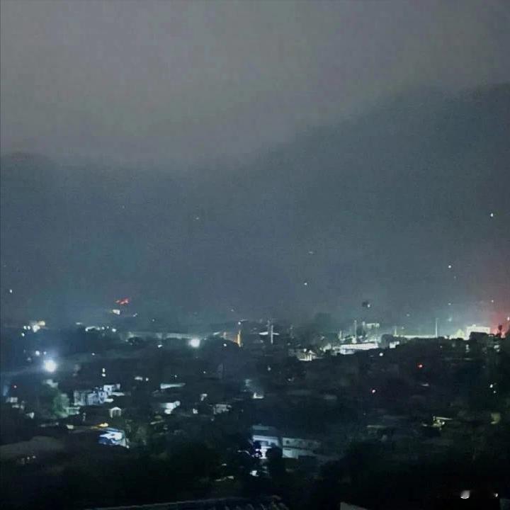 终于，印度忍不住了，突然用导弹袭击了巴基斯坦。
巴基斯坦果断回击！击落6架印度战