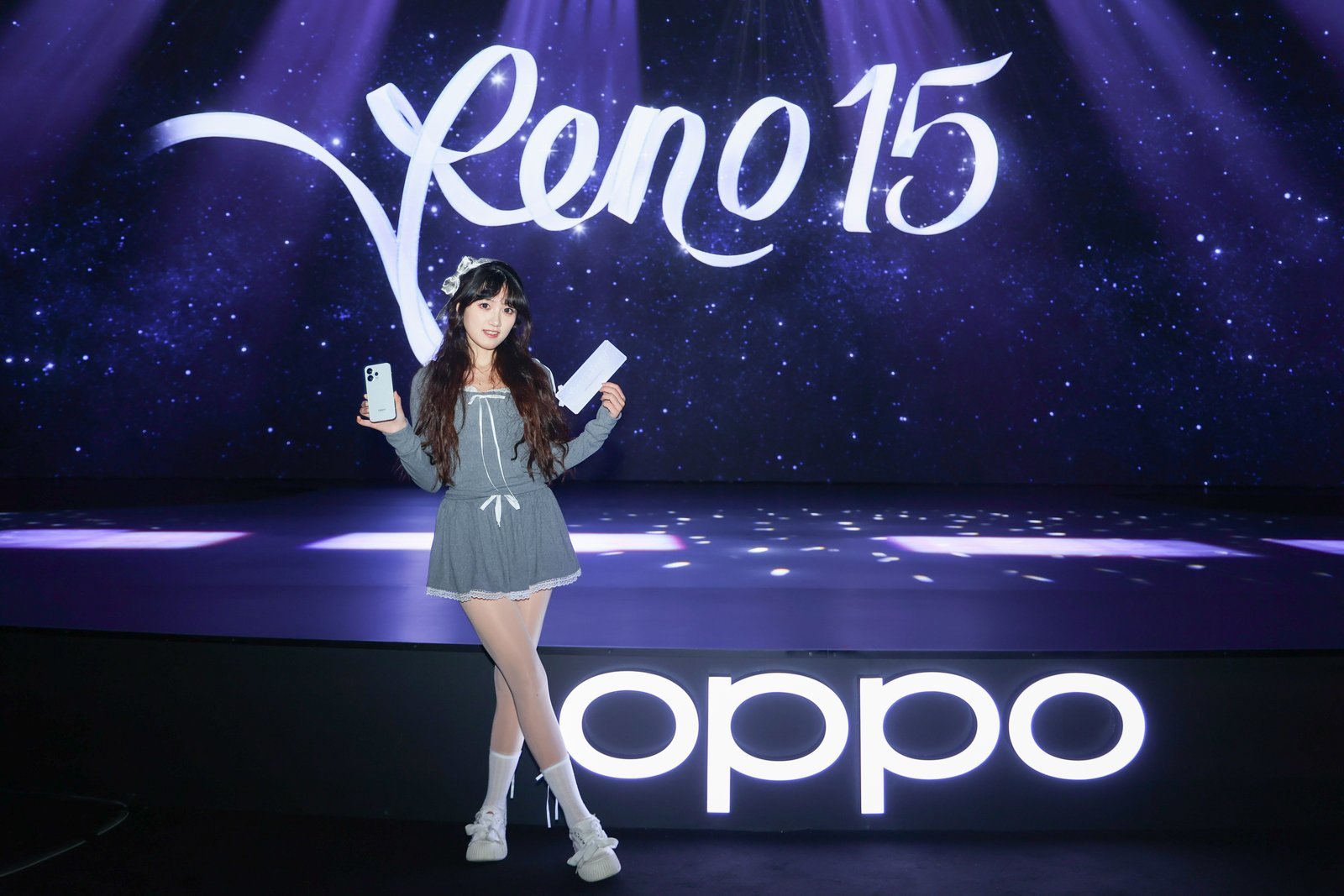 闪闪亮美美美！今天发布会现场美女太多了 