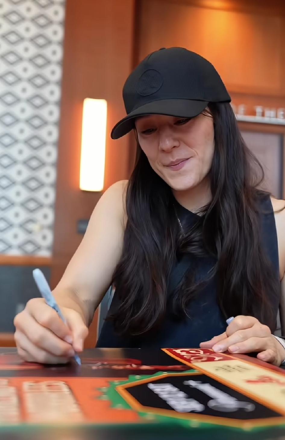 本周日墨西哥UFC格斗之夜有两位我比较喜欢的选手登场，一位是美貌和实力并重的大美