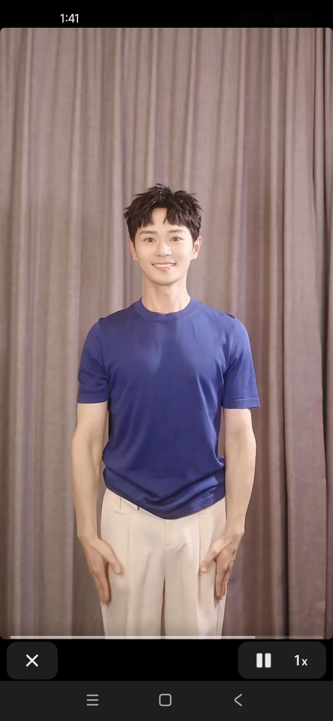 他是吃防腐剂了吗？

都有40了吧

为什么还这么有少年感

眼神清澈的像大学生