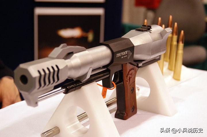 Thunder .50手枪
有一款能打.50 BMG子弹的超大手枪，名字叫雷电.