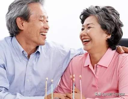 丁克夫妻，一辈子不生孩子后悔了吗？两个男人给出截然不同的答案