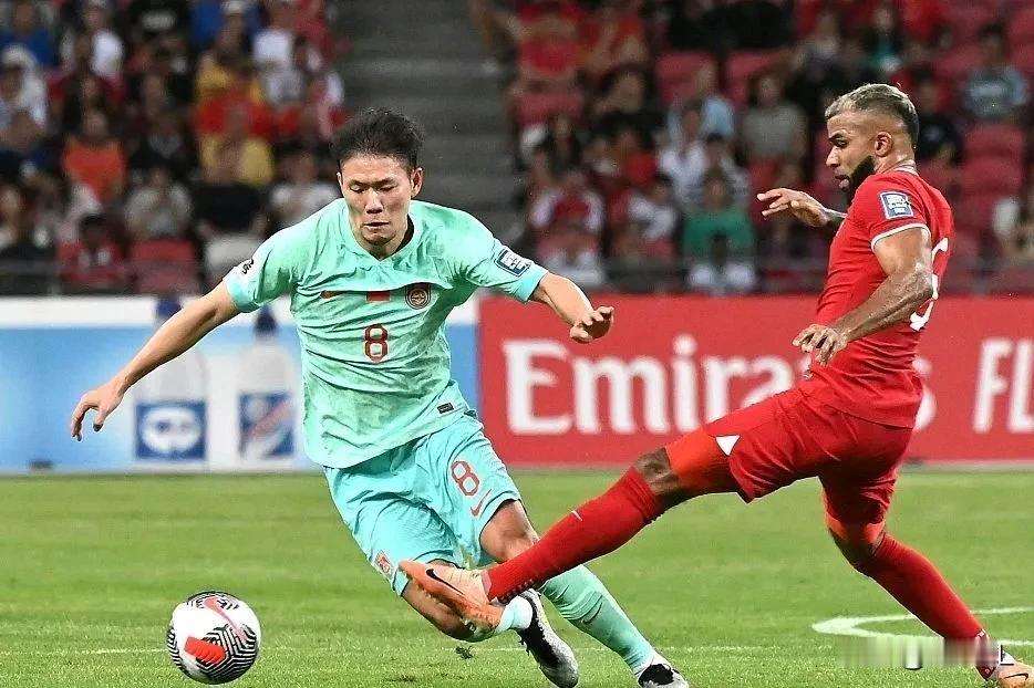国足0:0新加坡，这几个人罪不可恕！
  1、伊万科维奇，你换下去李源一干什么，