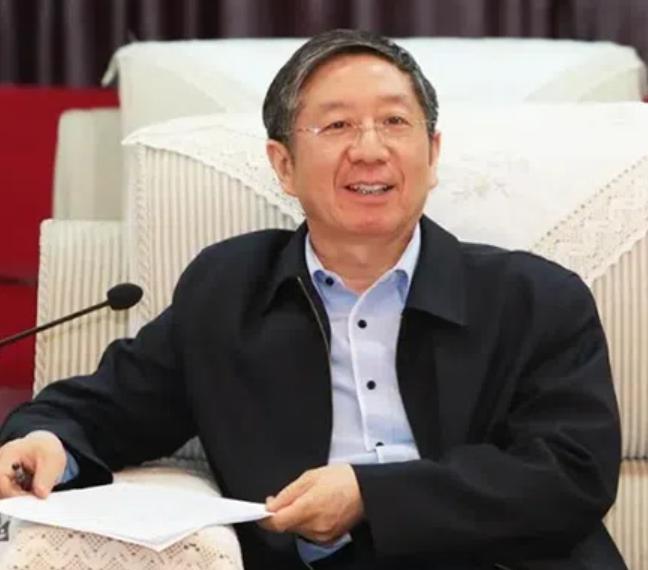 “院士名单”又少了一位，这次是天津大学原校长金东寒。荣誉越高，越要谨言慎行；位置