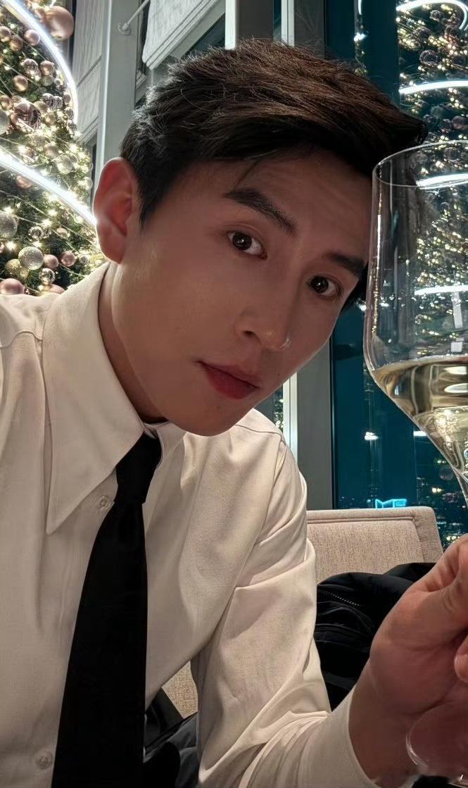 刘萧旭不仅演霸总也是真霸总刘萧旭给男生的520建议 看他的剧被霸总苏到，听他给5