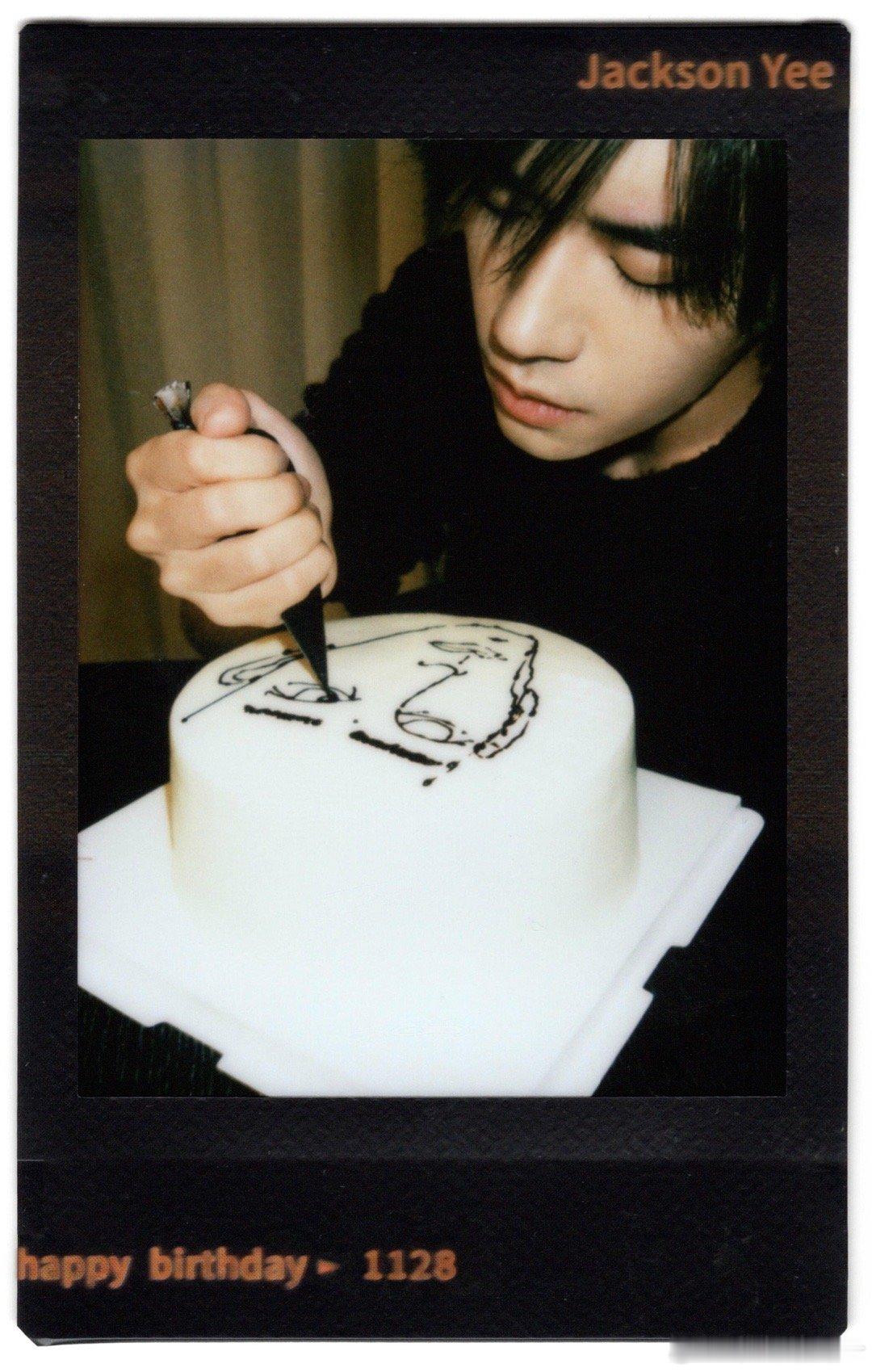 易烊千玺  千玺生日快乐🎂🎉🥹🥰所以今天专辑音源，零点更新的小网站，还有