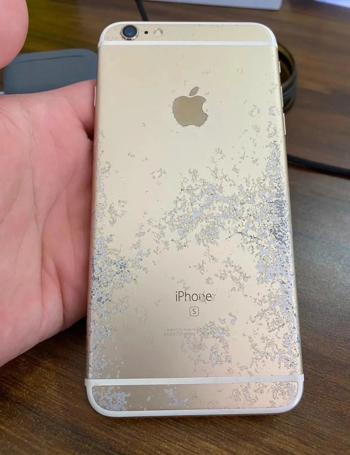 iPhone17Pro放弃钛金属原因 是不是钛合金，感觉区别不太大，日常都是带壳