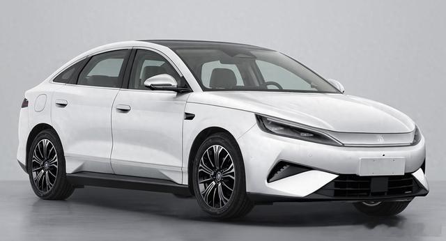 懂车之道讯 近日，懂车之道快讯，网络上曝光一组比亚迪旗下全新中型轿车——秦MAX