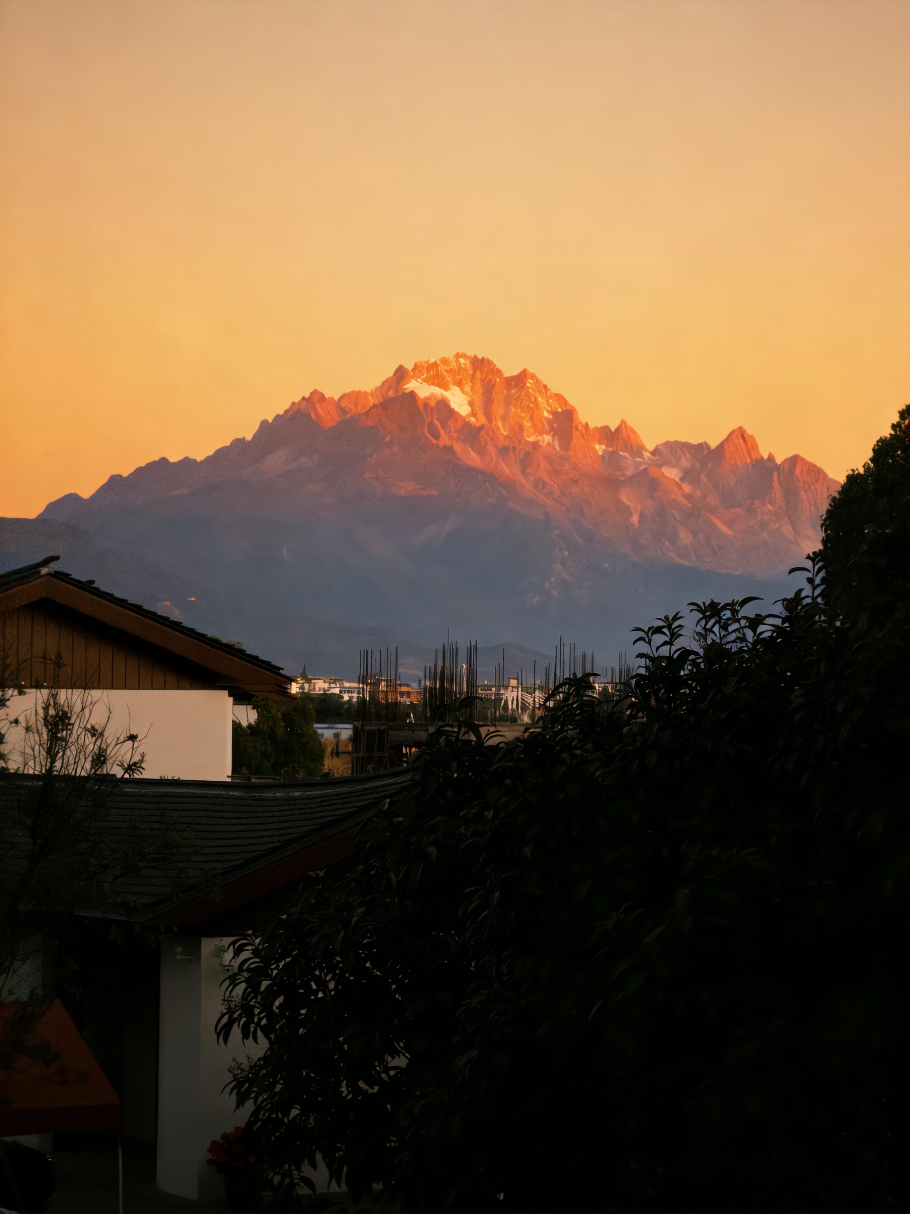 玉龙雪山三个不同时间的样子，在2025年的最后一天全被我捕捉到啦～超好运，没有一