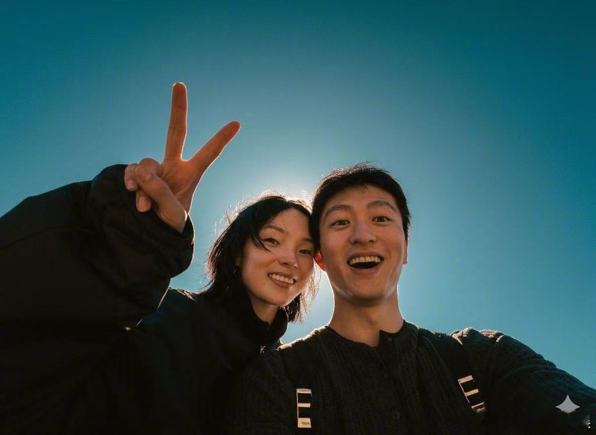 金大川晒与雎晓雯合照 金大川晒与雎晓雯合照，甜蜜哦！ 