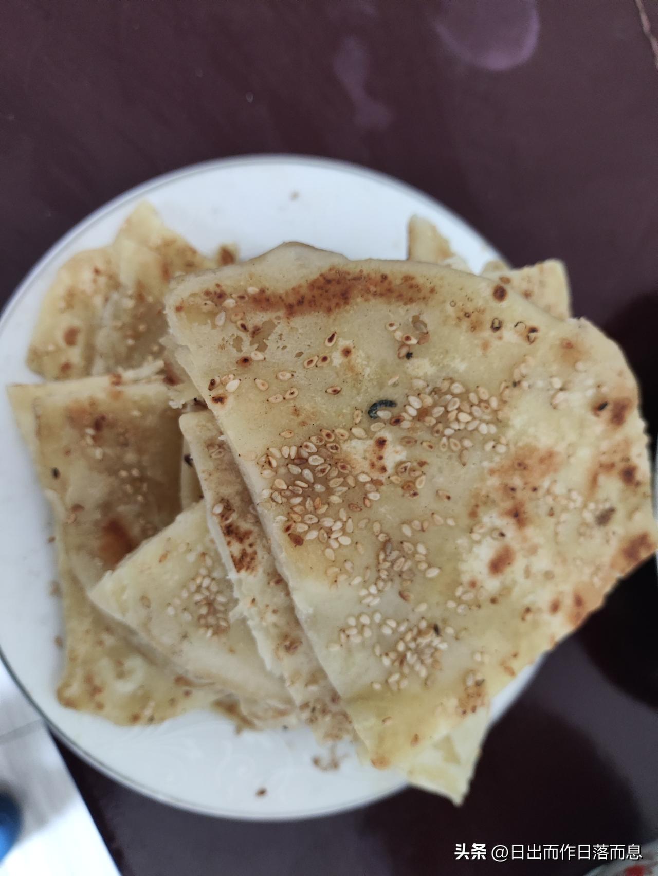 早餐走起
土鸡蛋
土面粉加上刚打下来的芝麻
老好吃了五谷杂粮糊早餐 清晨阳光鸡蛋