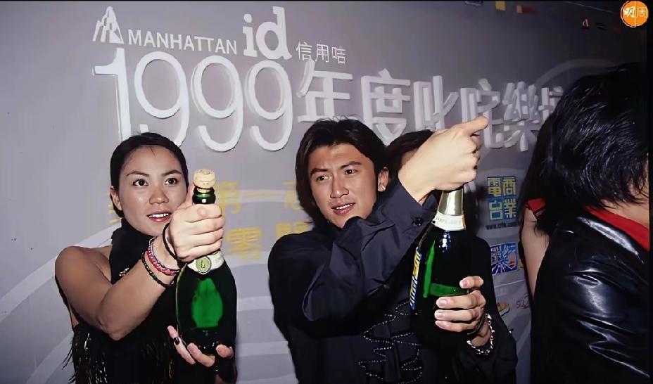 19岁的谢霆锋和30岁的王菲。