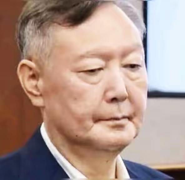 尹锡悦总统面对特检组长达8个小时质问，竟然不说出一句话来，很明显地看得出尹锡悦这