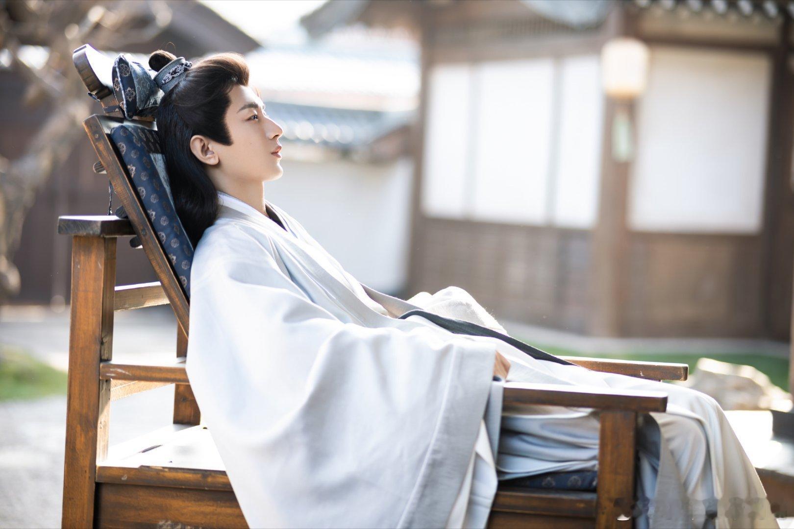 成毅长安二十四计长尾效应二刷还在为谢淮安的眼神细节揪心，成毅的演绎让家国大义都浸