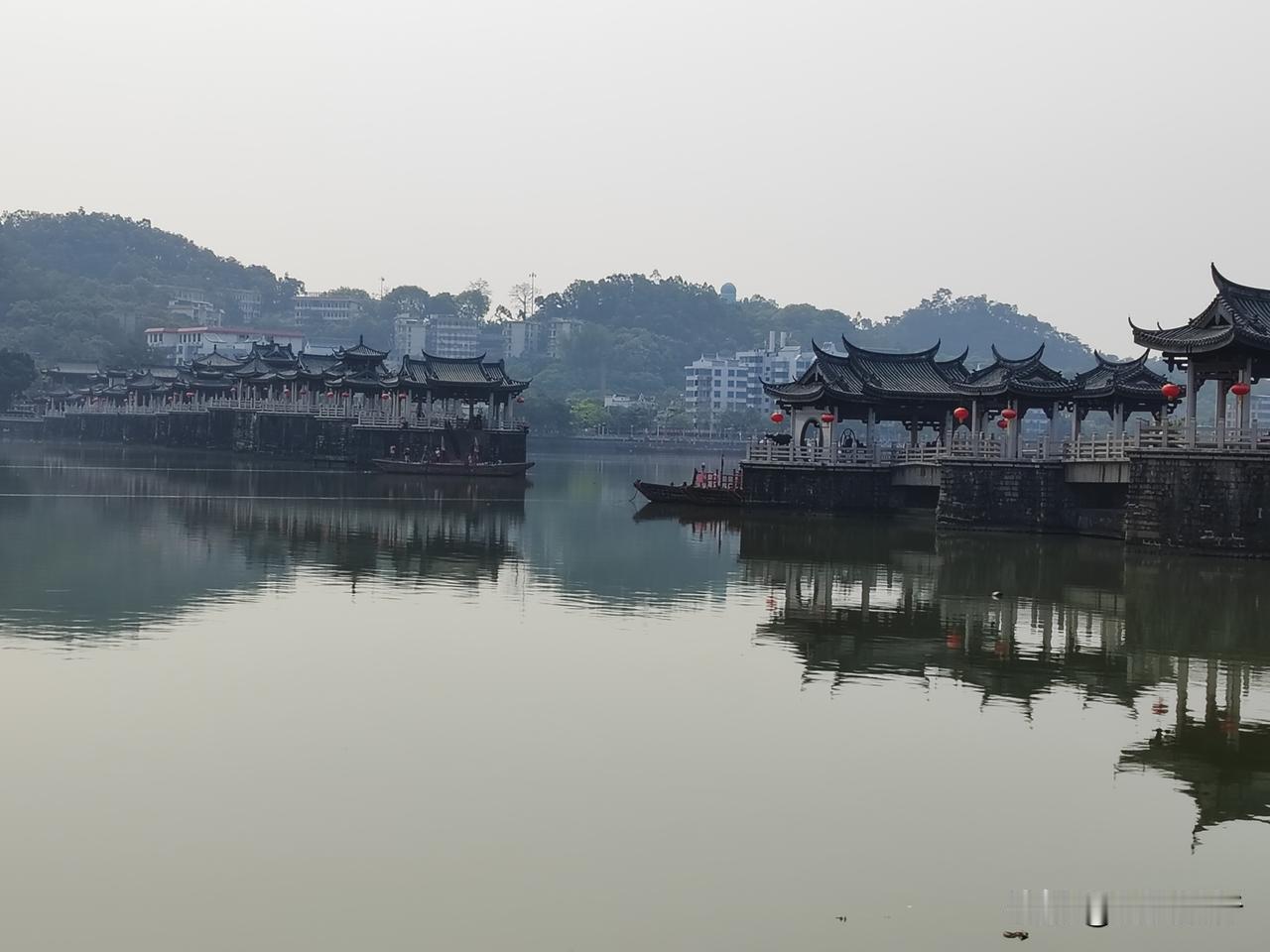 “凤城”随笔：韩愈与广济

韩愈与广济桥还是有些联系的。当年韩愈被贬潮州，实打实