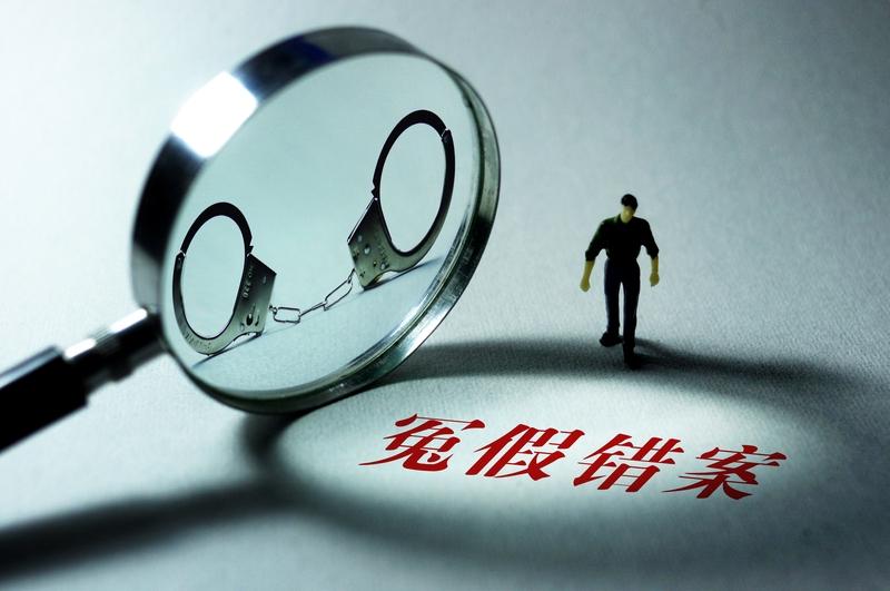 刑事案件中，若证人作伪证造成冤假错案，控告可不是件简单事。首先得收集证据证明证词