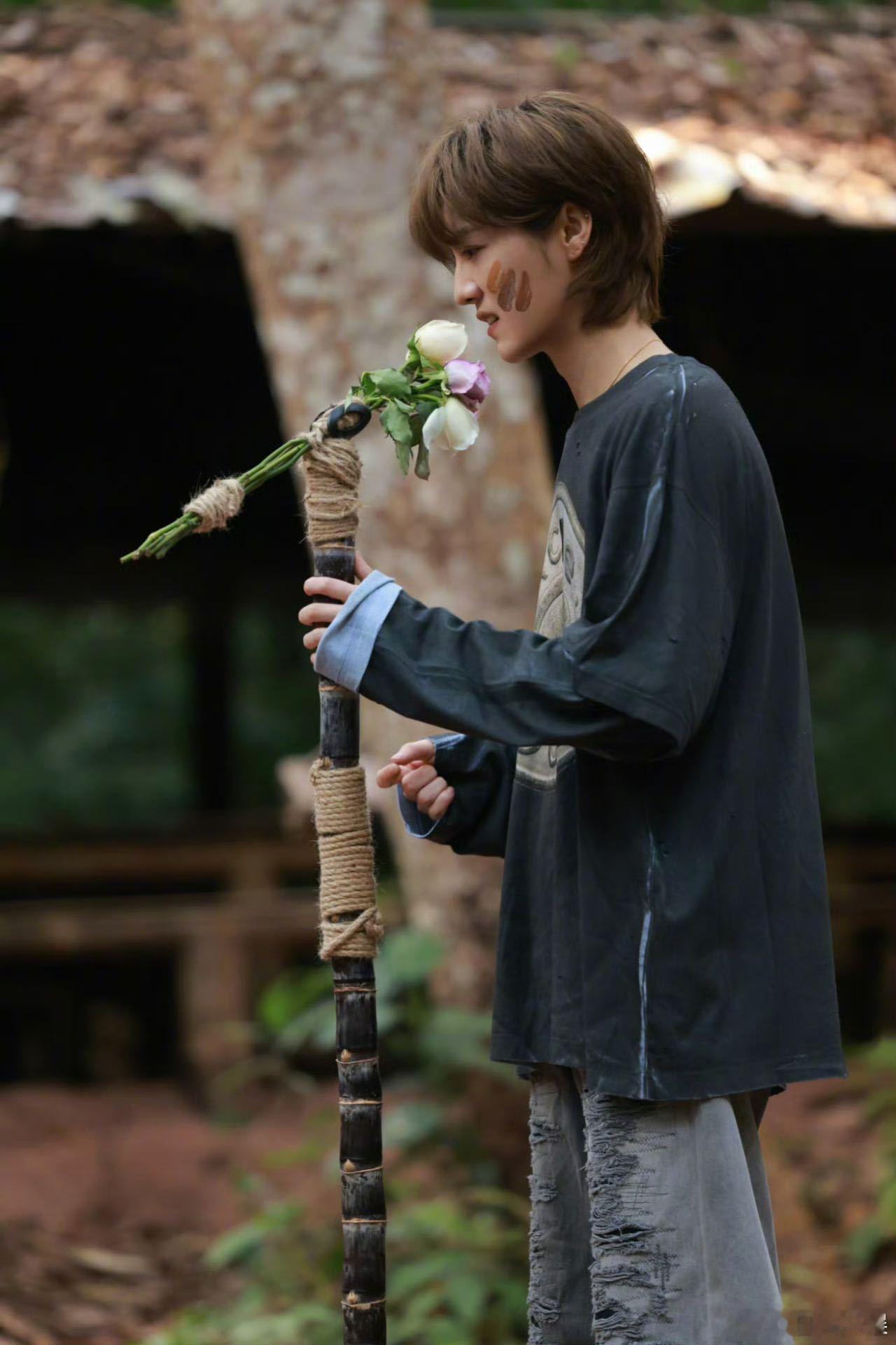 鹿晗做发型VS不做发型哈哈哈哈哈 鹿晗的发型，是五哈的“开关”。做发型=开，不做