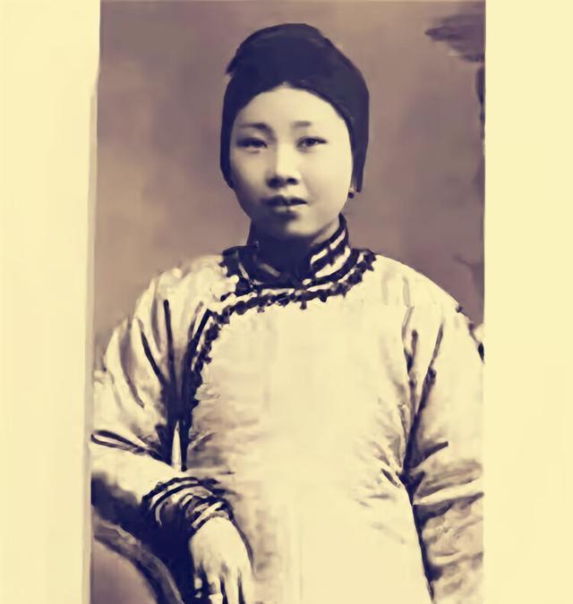1904年，杭州富商之女，嫁给了个穷书生，陪嫁三处豪宅及上万两白银！世人皆笑她“