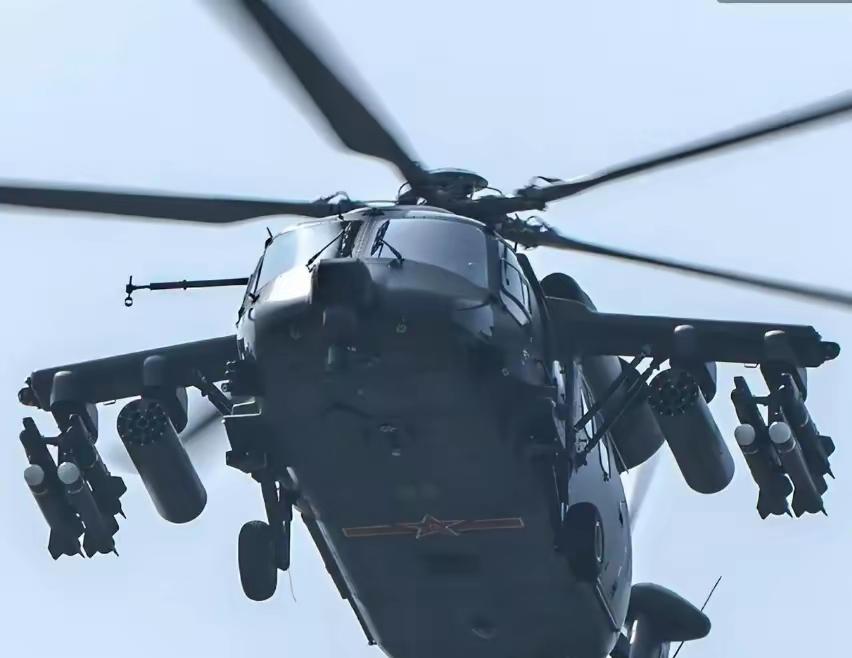 直20T用上歼20技术！新型“苍蝇盔”首次亮相：直20T飞行员佩戴与歼20同款“