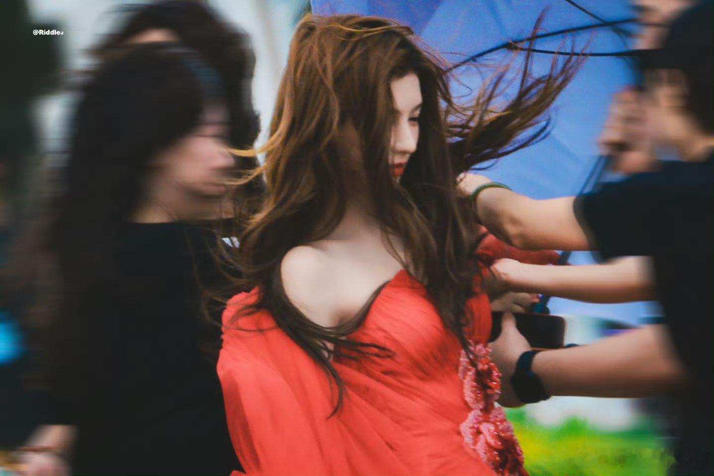 张予曦 珊瑚新娘 好美🥰[流鼻血] ​红裙是张予曦的舒适区[污][污][污]卷