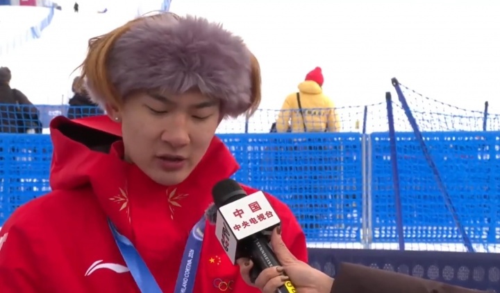 苏翊鸣说想让国歌在全世界面前奏响【苏翊鸣赛后采访再落泪：能为中国队拿下首金，意义