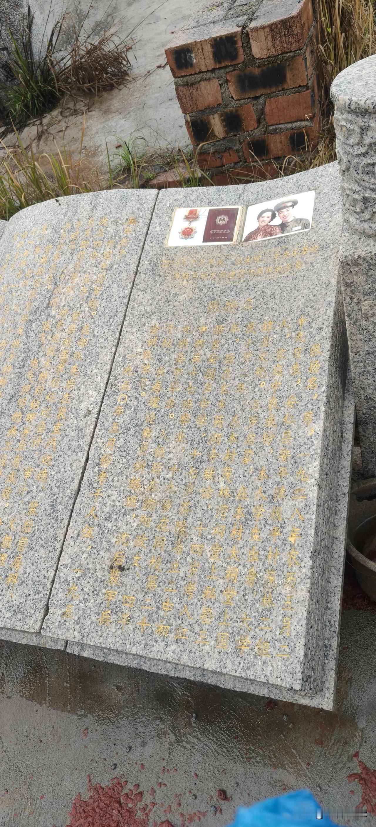 广西人扫墓堪比特种兵训练清明祭祖，是中国传统文化习俗，也是宝贵历史文化遗产。一个