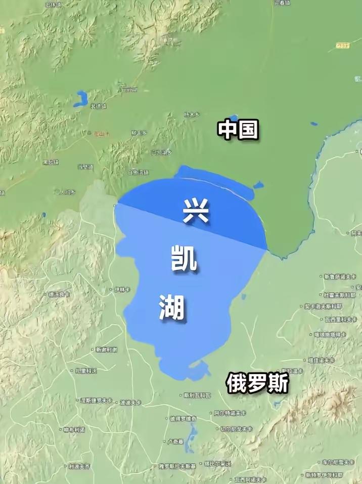兴凯湖位于黑龙江鸡西密山市东南部，是中俄界湖，由地壳陷落形成，分大小两湖。大兴凯