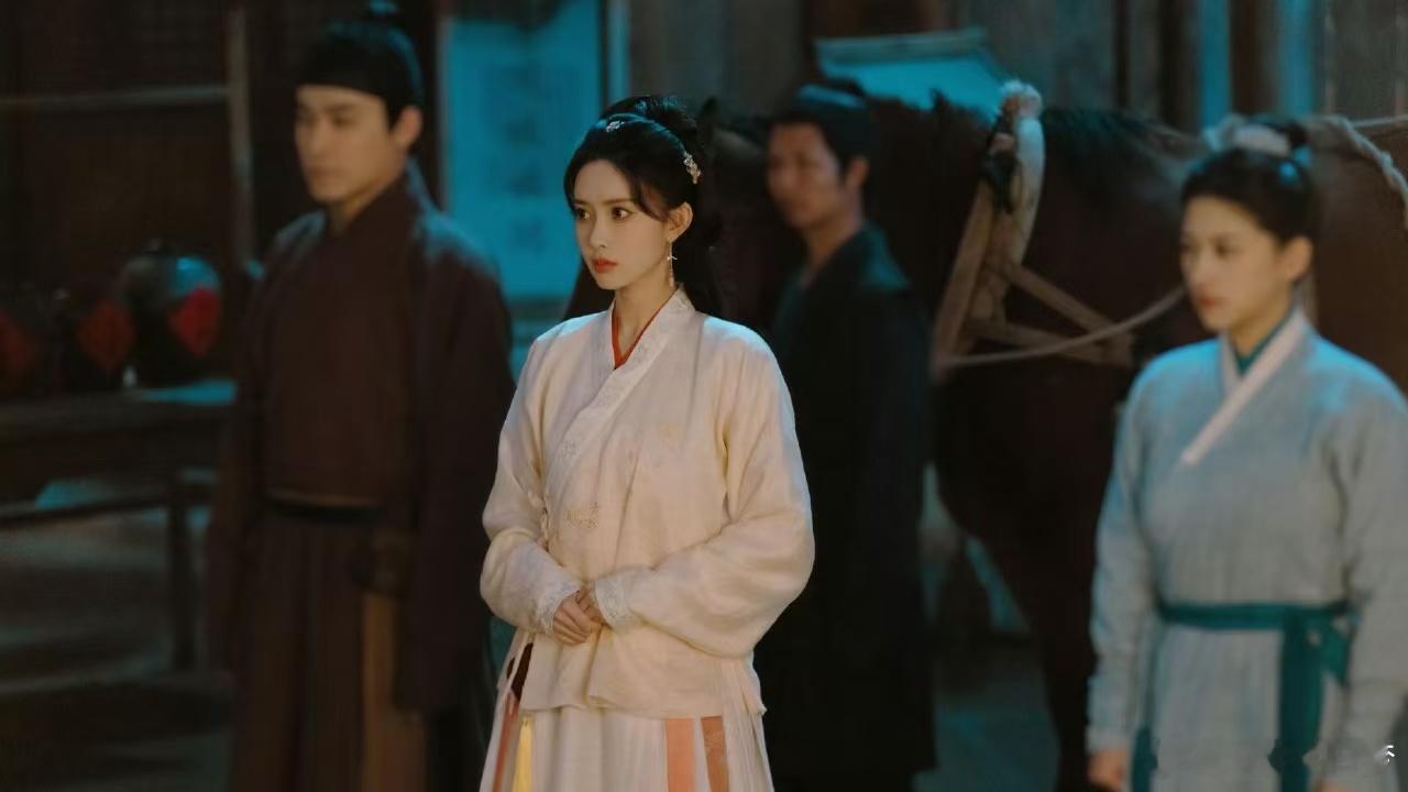 孟子义说窦昭是人生角色  任何一个人不知道孟子义今天在终映礼现场重现了剧中的垂耳