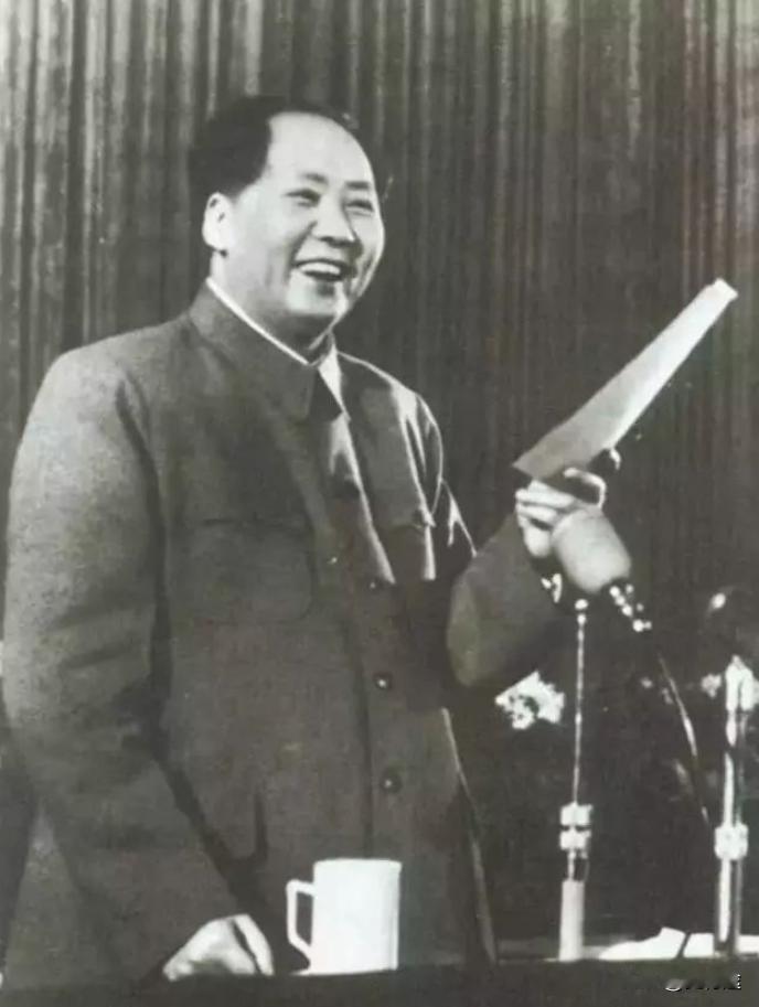 1950年1月，毛主席发布通告，废除东交民巷所有的外国驻军特权！但各国却联合抵制