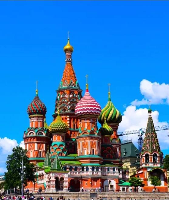 俄罗斯对中国公民实施临时免签政策，这消息一出来，旅游圈都炸锅了。俄旅游协会称，这