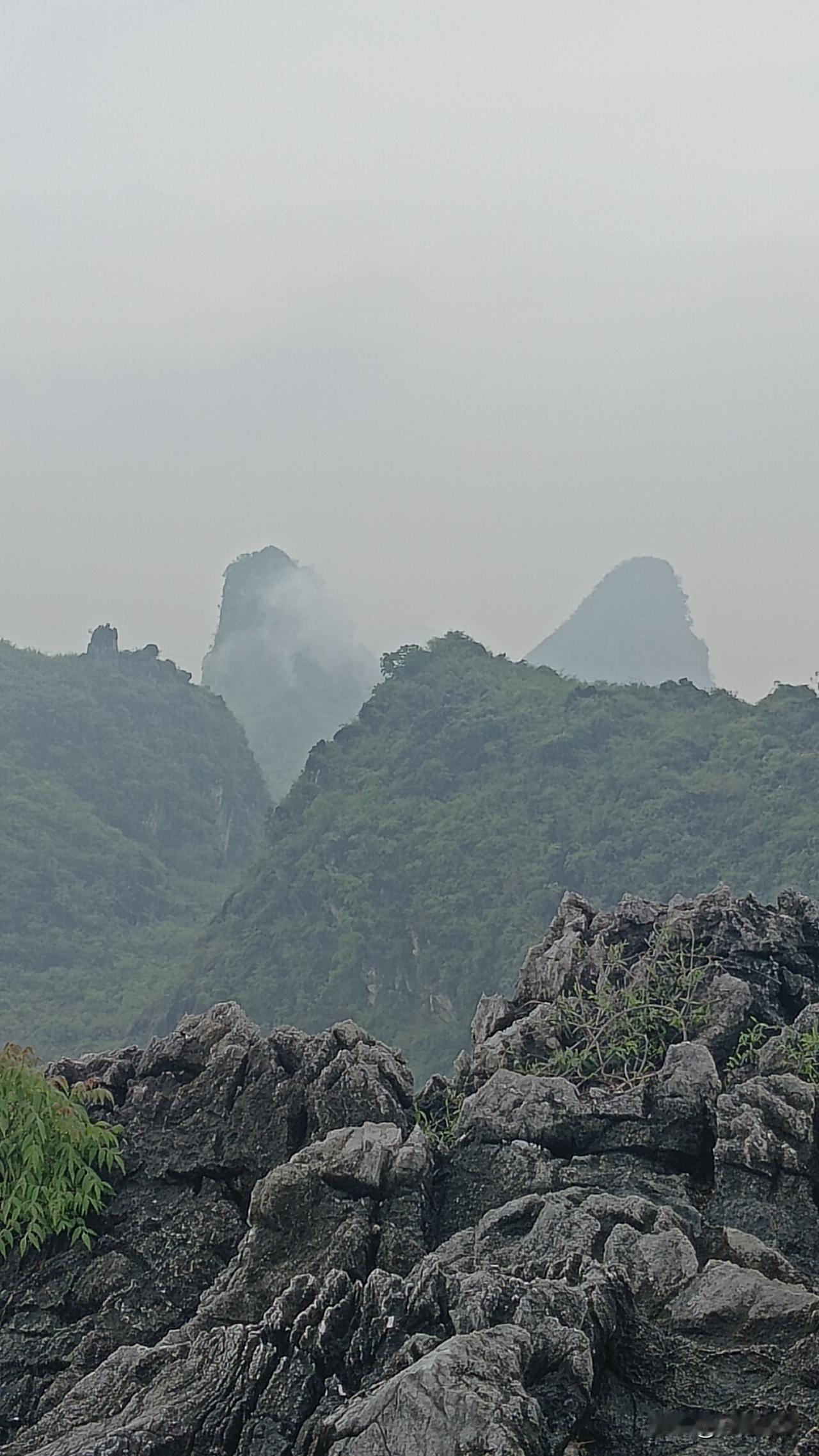下联：
我的下联是：山东山西山连山。