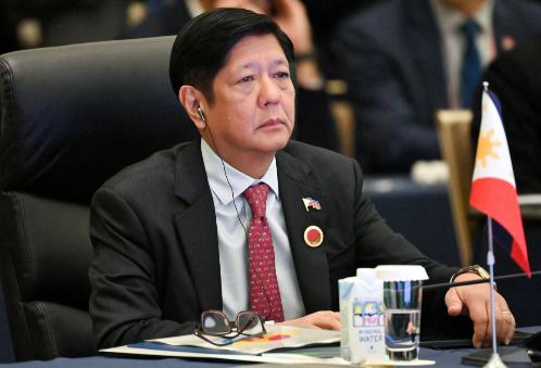 菲律宾倒向了美国，新加坡倒向了美国，柬埔寨倒向了美国，越南也在倒向美国的路上..