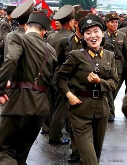 全世界都想不通的军事奇迹！约2600万人口小国，被制裁70年，硬生生造出全球顶尖