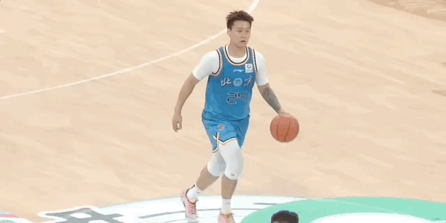 赵睿这次和胡明轩对膝盖之后受伤，倒地之后他的表情非常痛苦，希望不要有大碍！北京男