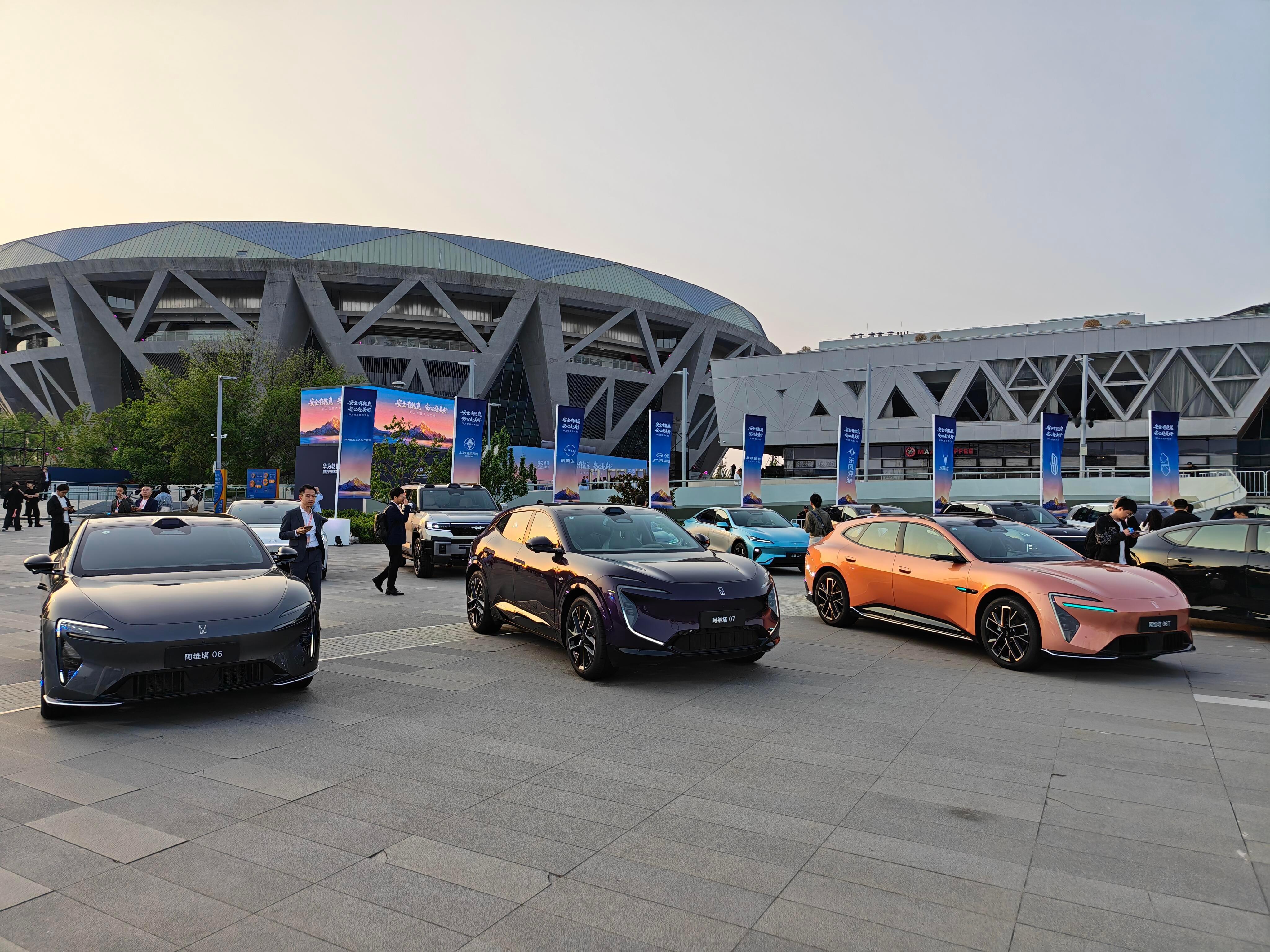 华为乾崑花180亿研究如何开得更好华为在乾崑技术大会上发布了专为自动驾驶打造的自