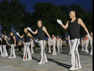 不管男女，均是妖孽！我严重怀疑这些人（含暴走团）是不是被某个不被认可的组织洗脑了