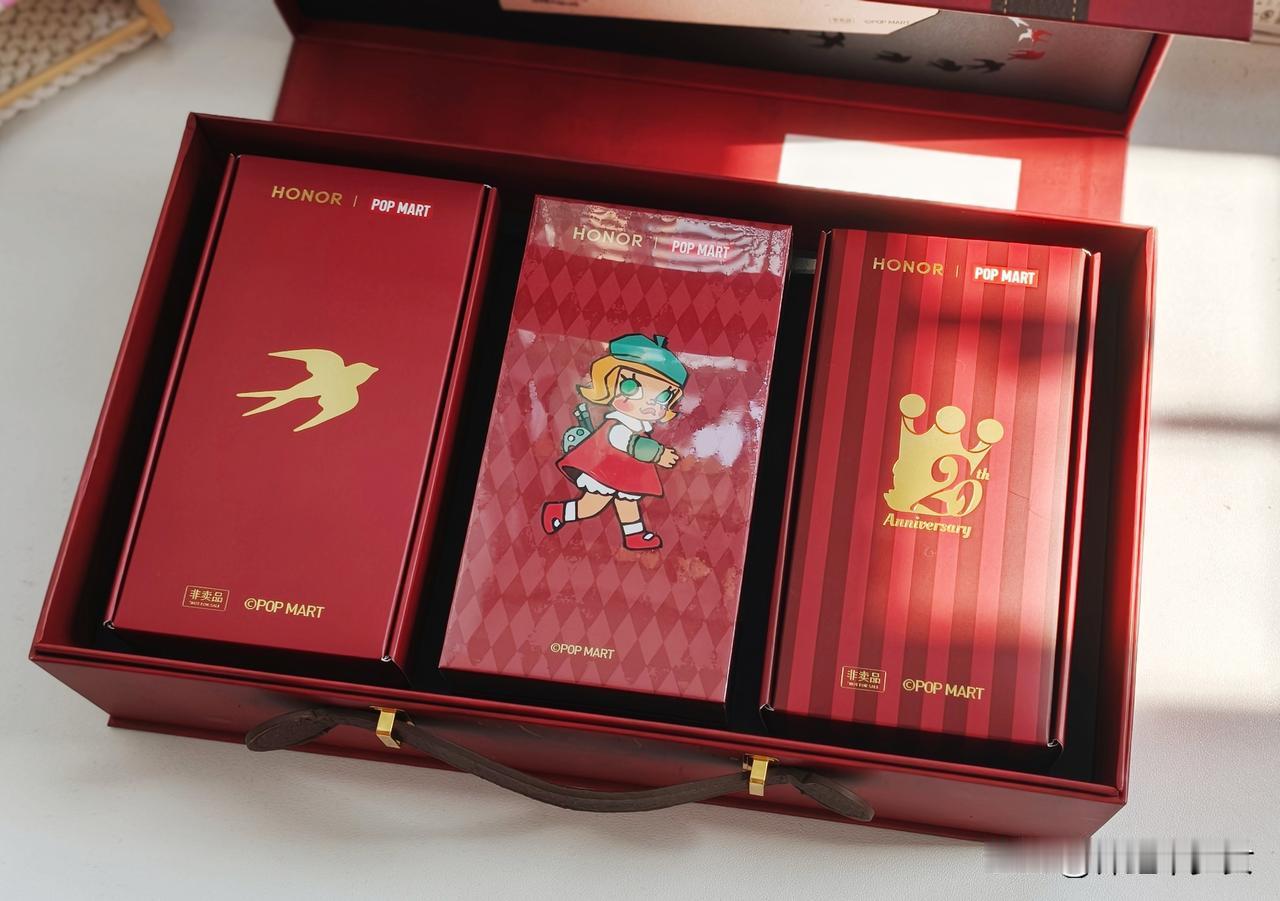 收到了荣耀500 Pro MOLLY 20 周年限定礼盒，一整个舍不得打开，想直