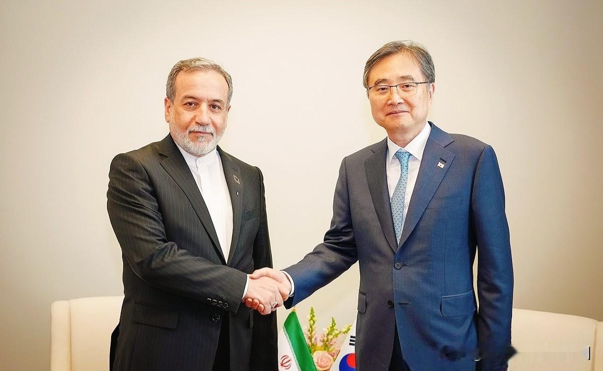 韩国当地时间9日，韩国外交部发布消息称，韩外长赵显在当日与伊朗外长阿巴斯·阿拉格