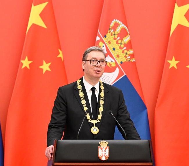 悲壮，还没结束对中国访问的武契奇突然对媒体公开表态，自己近期有可能提交辞职申请。