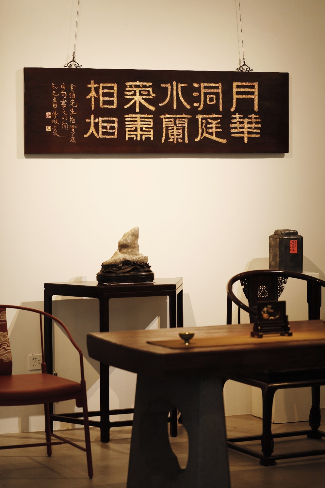 月华洞庭水，兰气潇湘烟。 