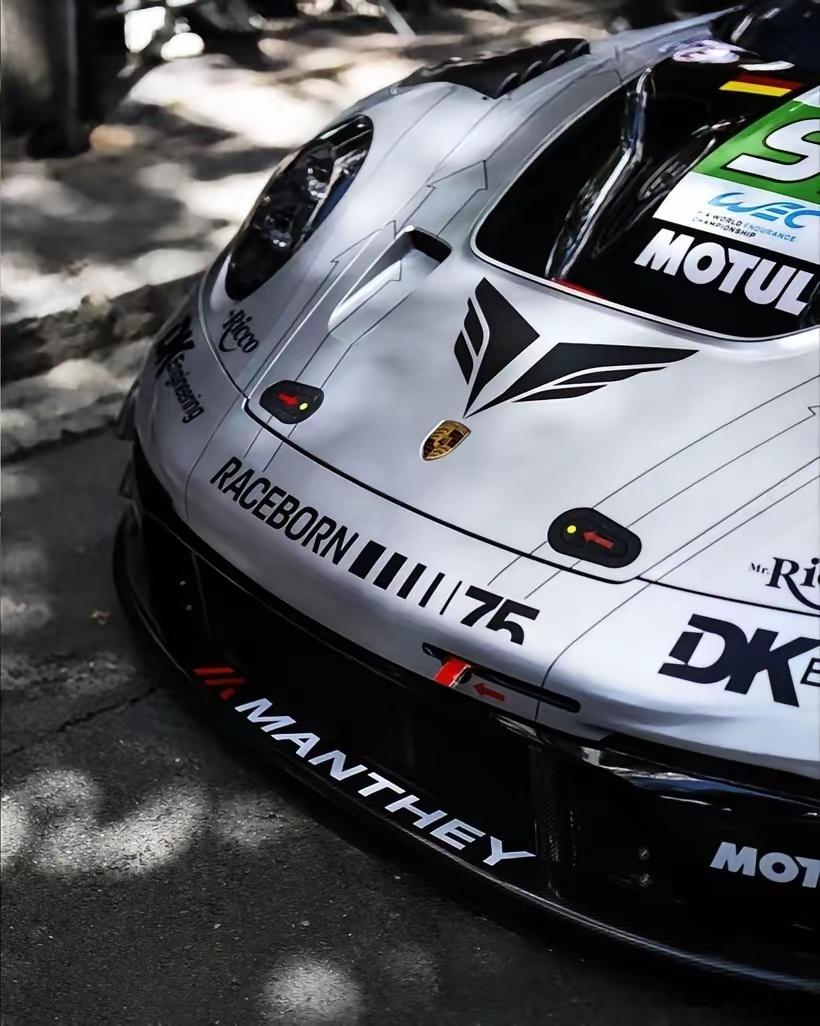 早上好，各位！保时捷911 GT3 R，纯种赛道猛兽，4.2L自吸水平对置，55